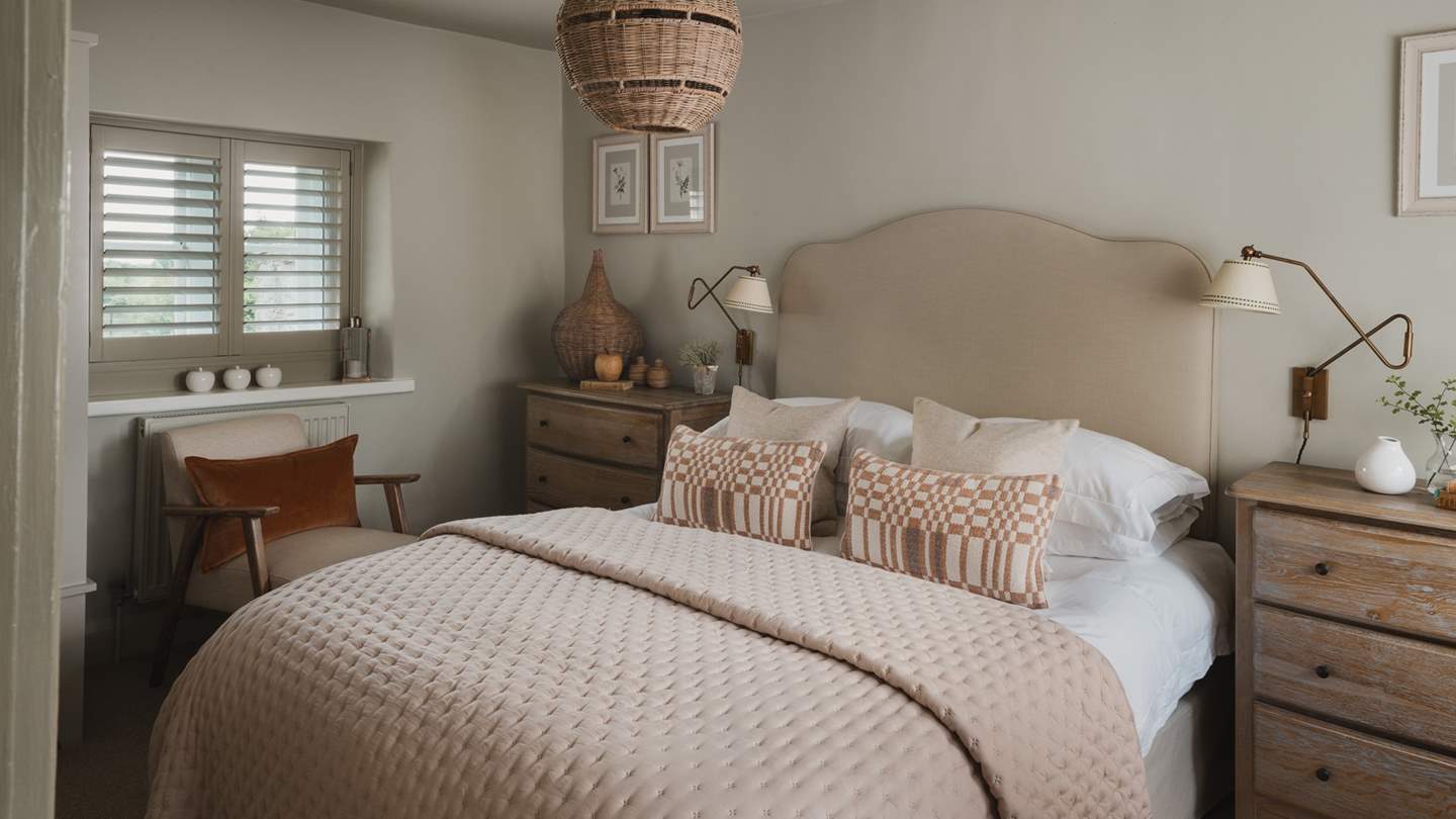 Sumptuous linens and soft-toned cushions and throws ensure a blissful night’s sleep at Laurel Cottage 