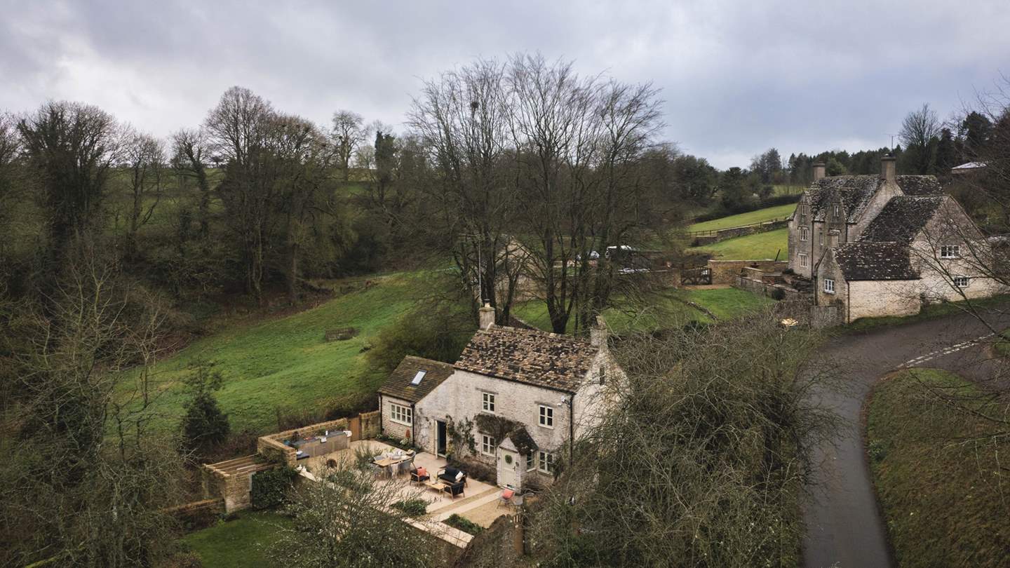 From the patio area a series of steps lead down to terraced gardens with manicured lawns, perfect for whiling away afternoons over picnics and page-turners...