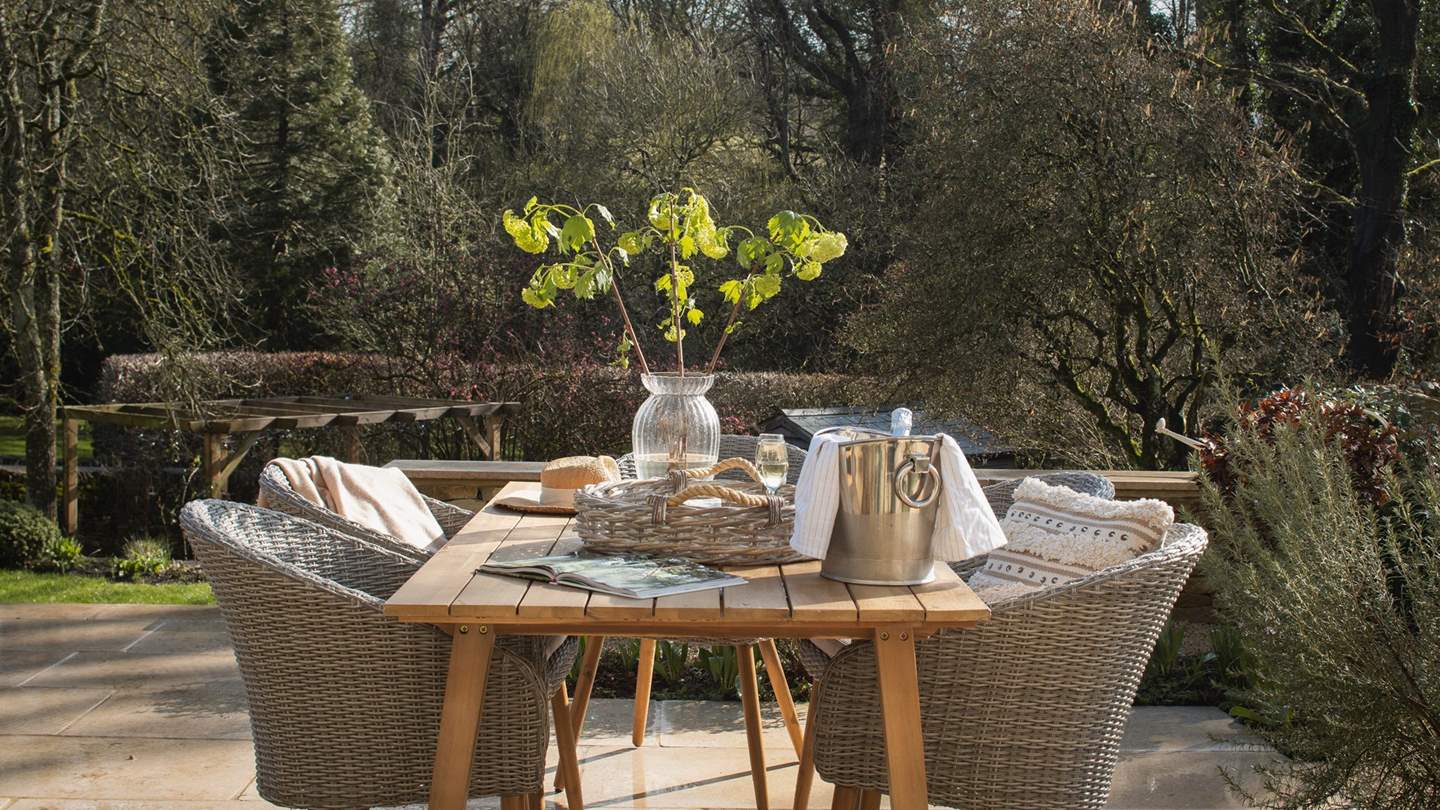 With every detail considered, it has all you could need for those outdoor feasts...