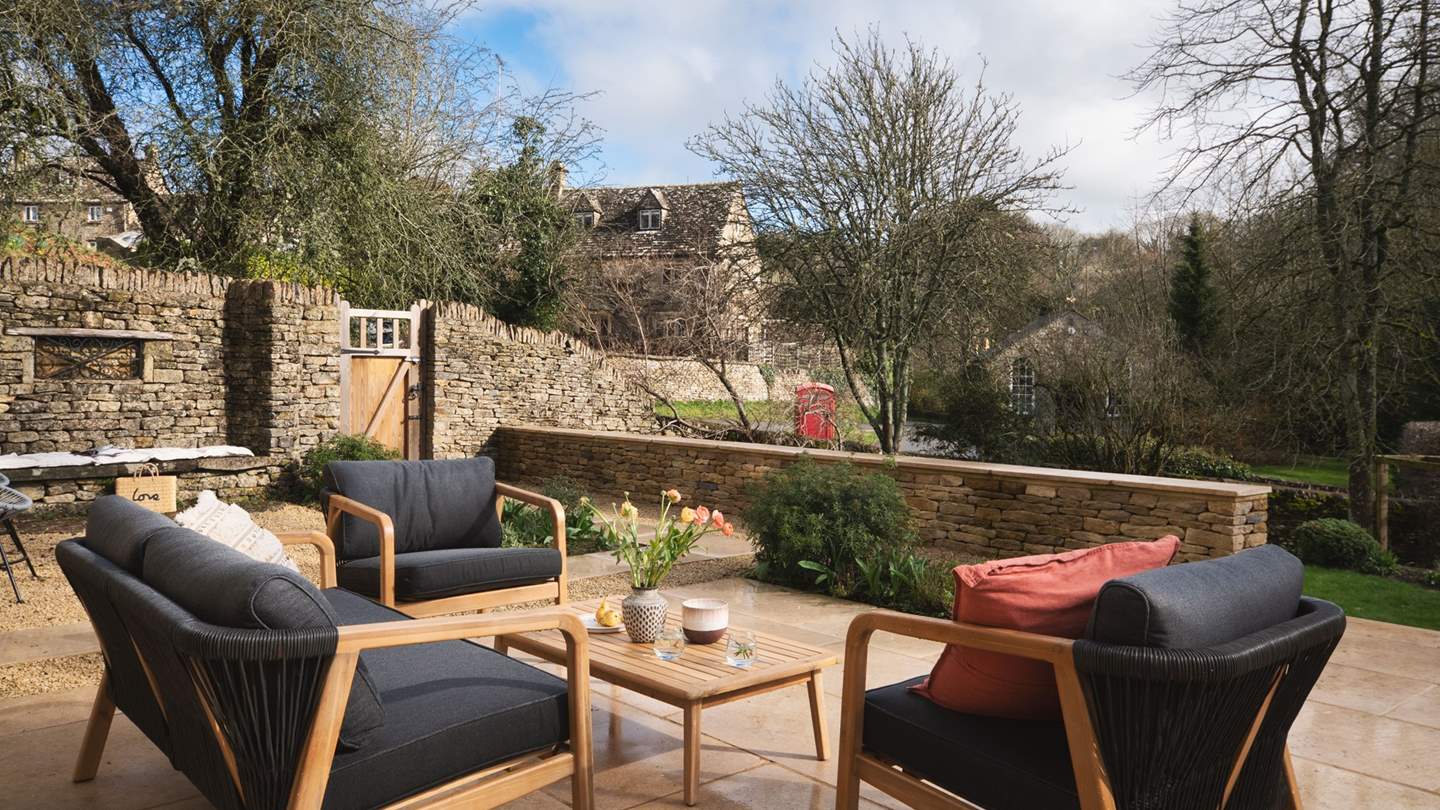 Perfectly curated for gathering together over alfresco meals...