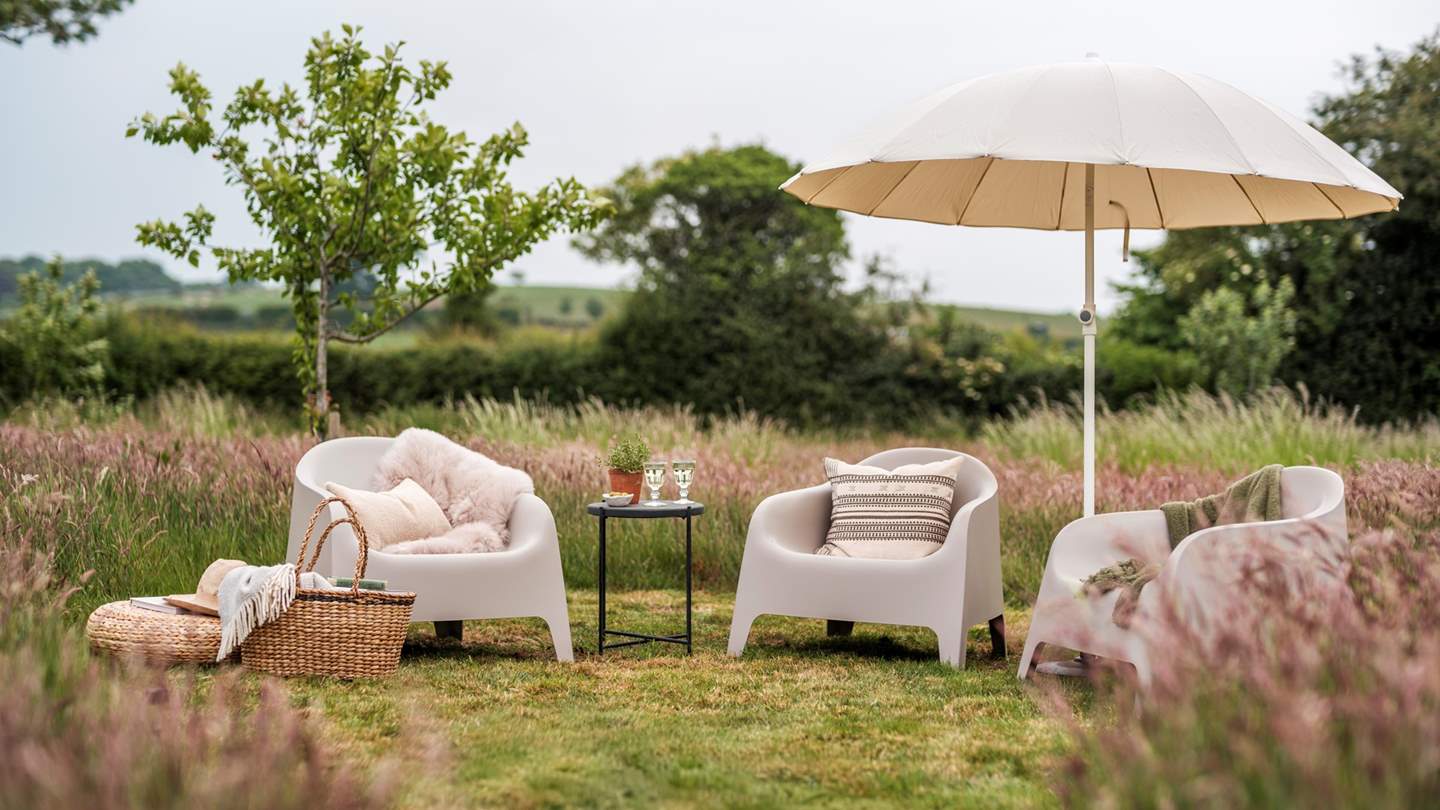 Beyond the garden, you can also make the most of access to wildflower meadows and fruit orchards, where mown paths lead to two further lounge chairs 