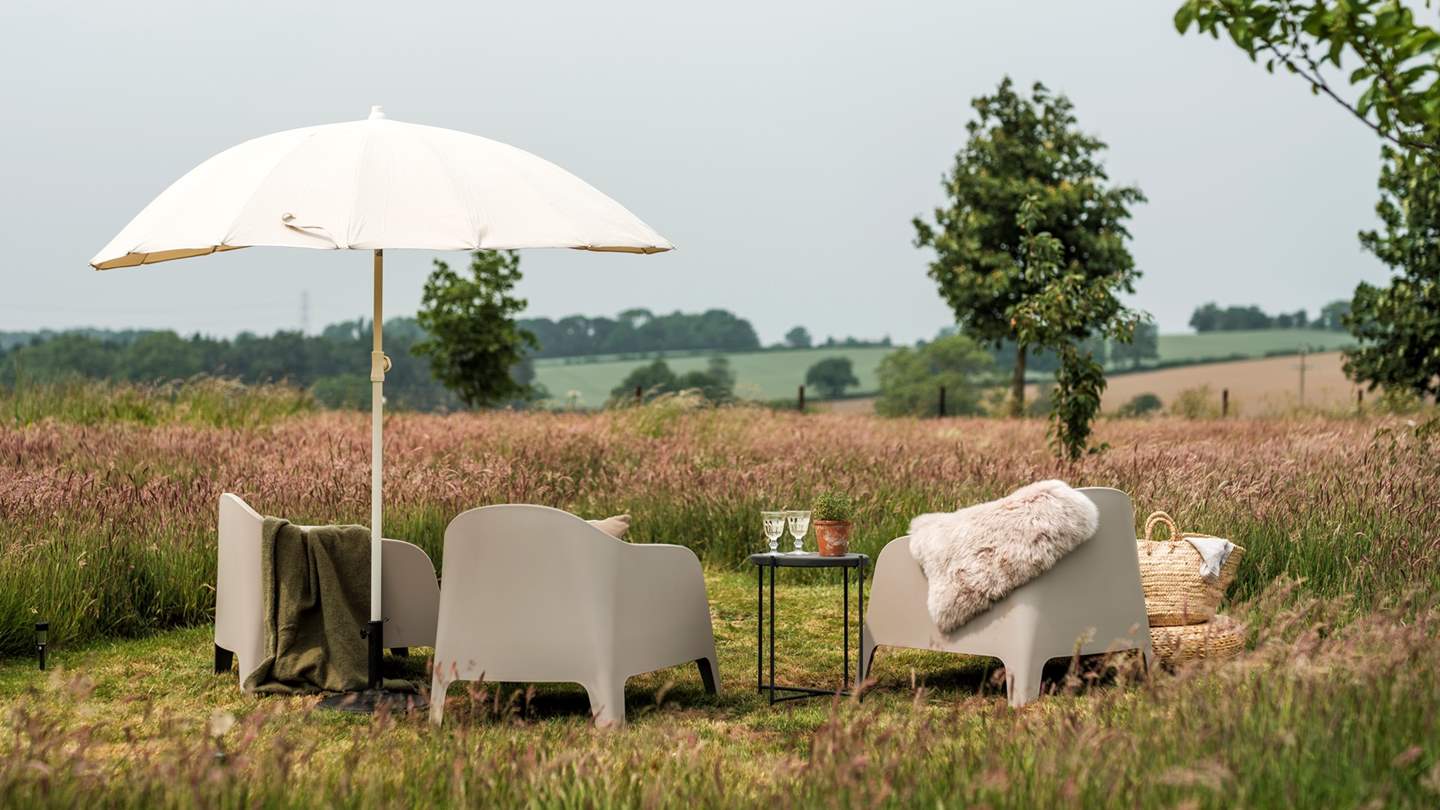 Sink into slow moments with wild meadows and countryside views 