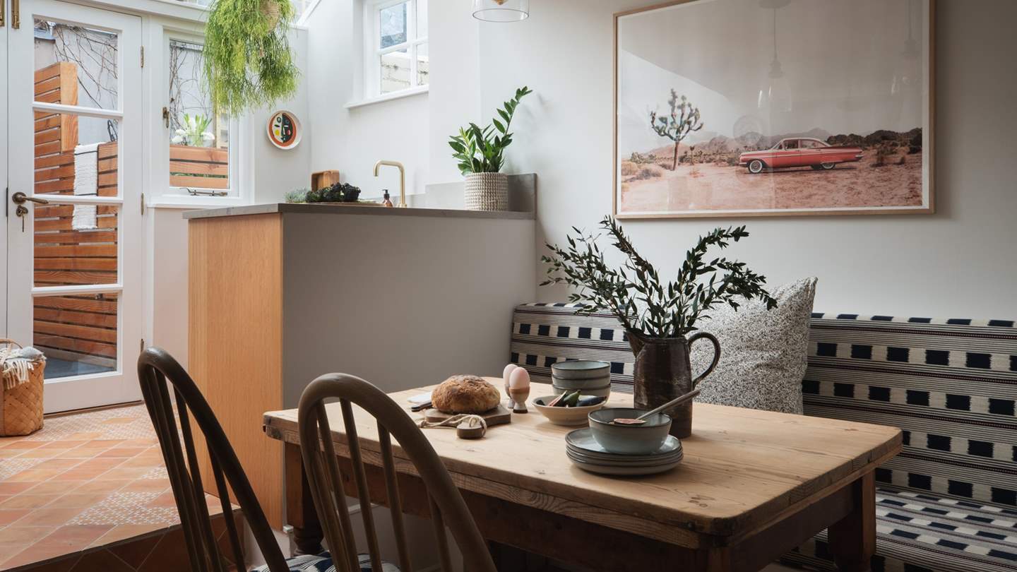 Candlelit dinners and leisurely brunches are promises around the rustic oak table...