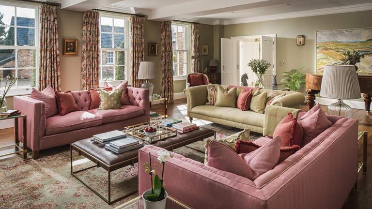 Arboretum - Sleeps 18 + cot - Marlborough