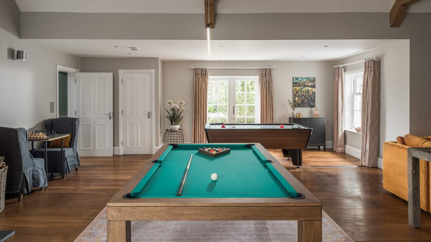 A firm favourite with adults and children alike, the wonderful games room rallies all generations with a chess table, pool table and air hockey table