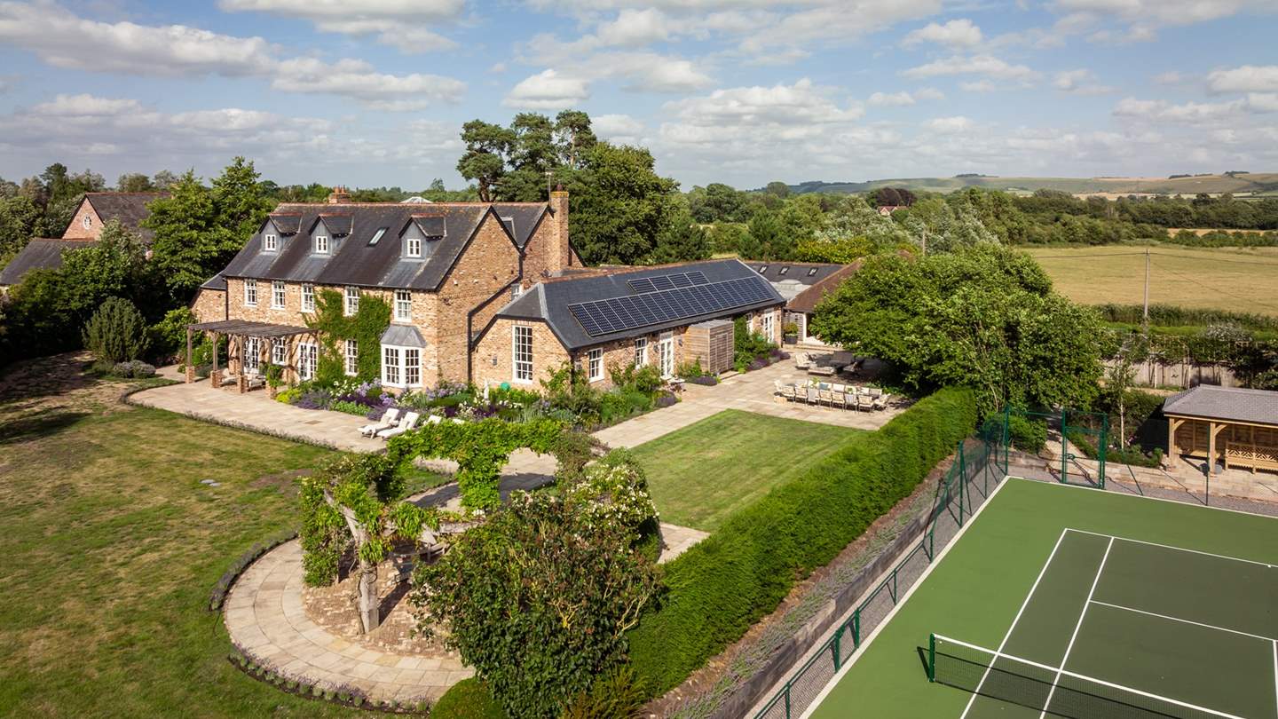 Welcoming up to eighteen guests and two dogs for heavenly escapes, it beckons with the promise of endless luxury and leisure