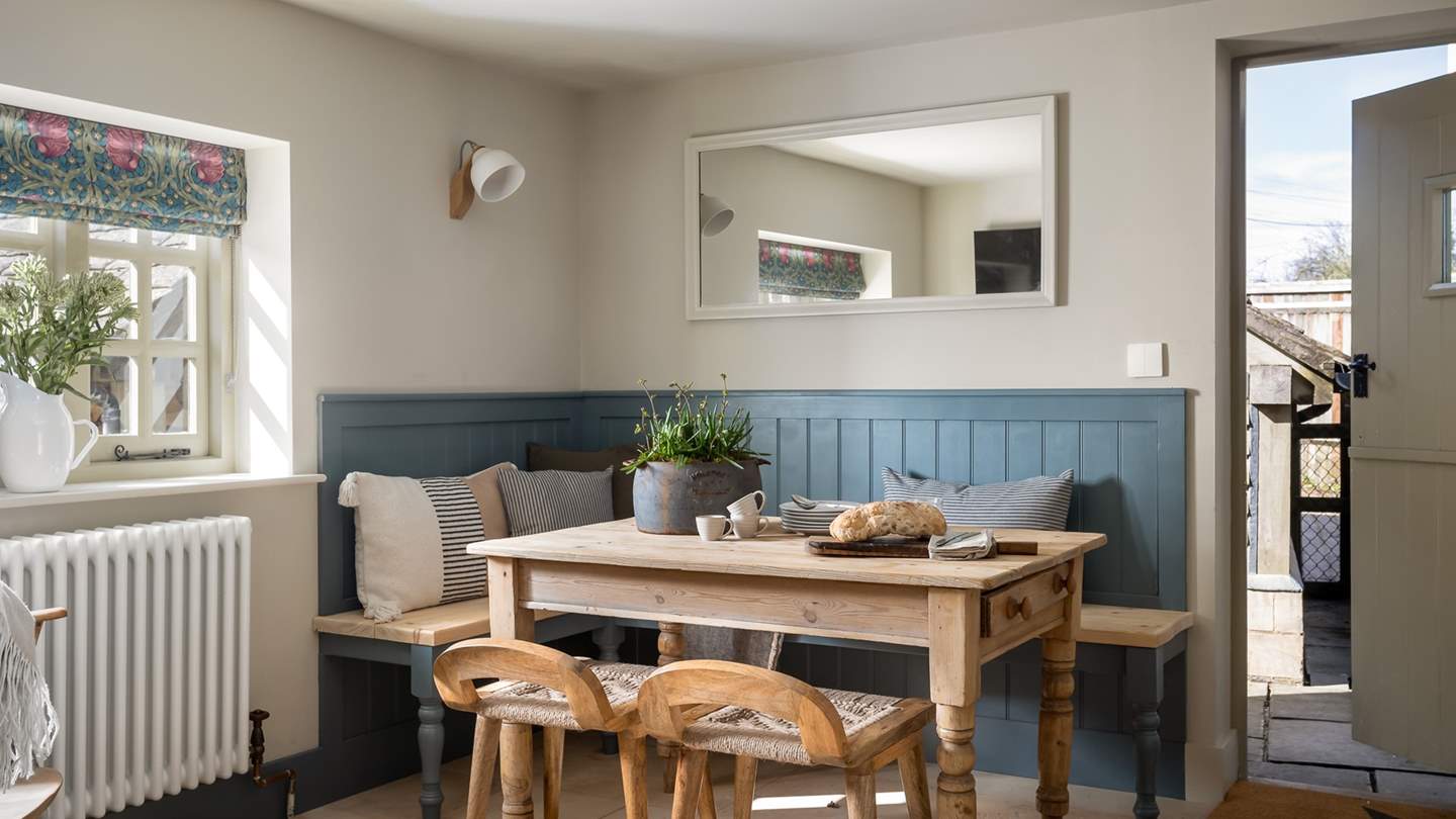 Seek laid-back brunches in the breakfast room...