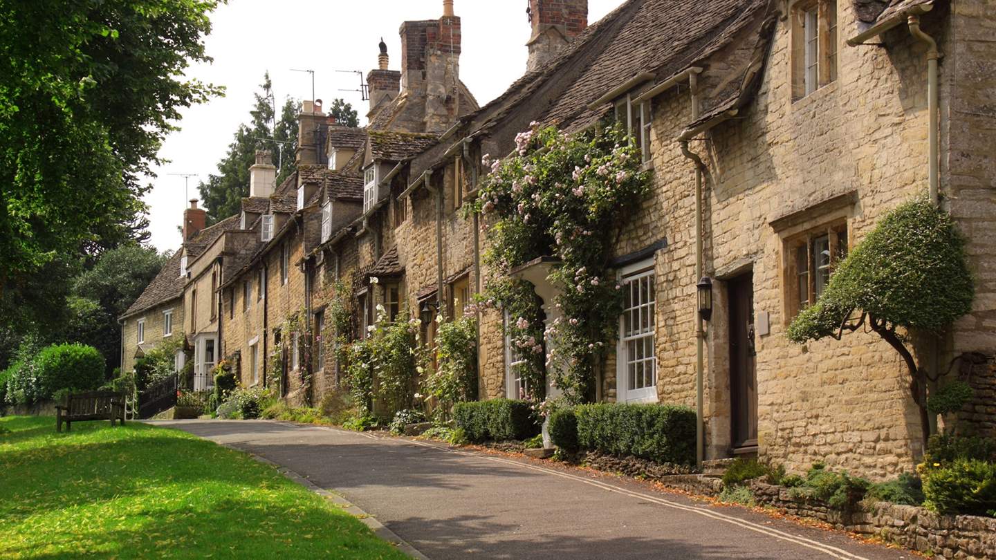 Seek chocolate-box scenes in the sweet town of Burford...