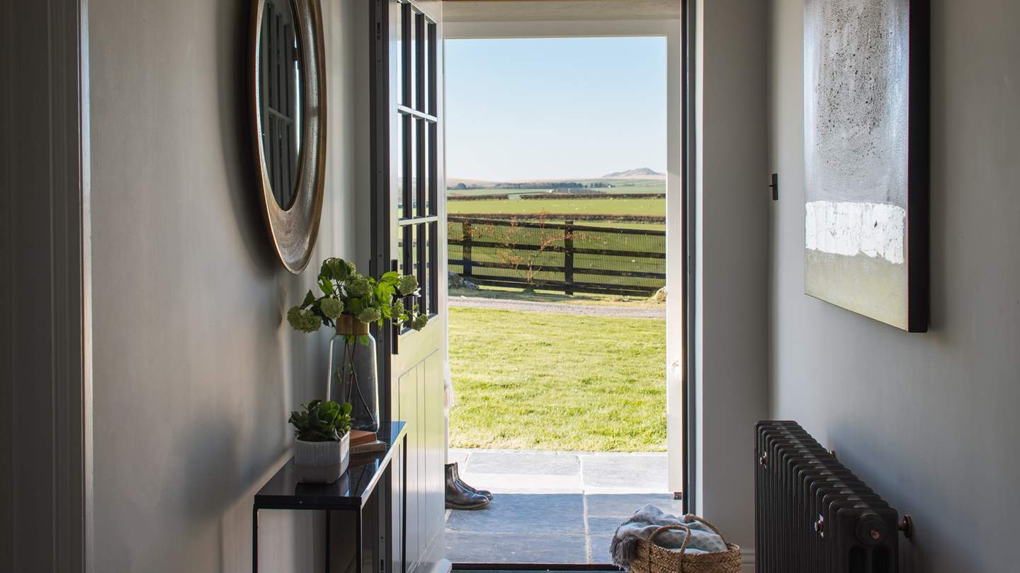 Outside, Treglasta Manor opens onto a large garden with uninterrupted countryside views