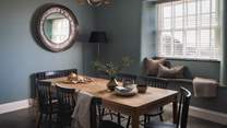For aromatic evening meals, take a seat at the family-sized dining table with space for all eight