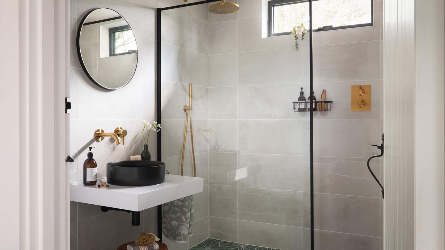 With deep green, clover-inspired geometric floor tiling and marble-esque wall tiles in soothing tones the second bathroom is steeped in tranquillity