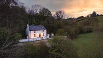 A wonderful retreat for four, Heddwyn is a piece of heaven wrapped up in leafy Ceredigion countryside
