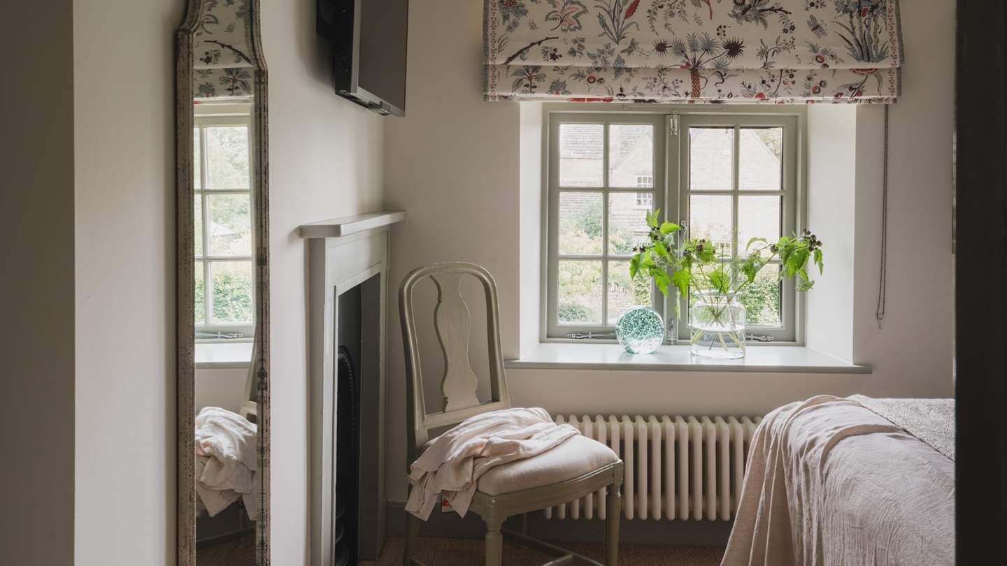 For storing belongings, you’ll find hanging spaces and cupboard storage