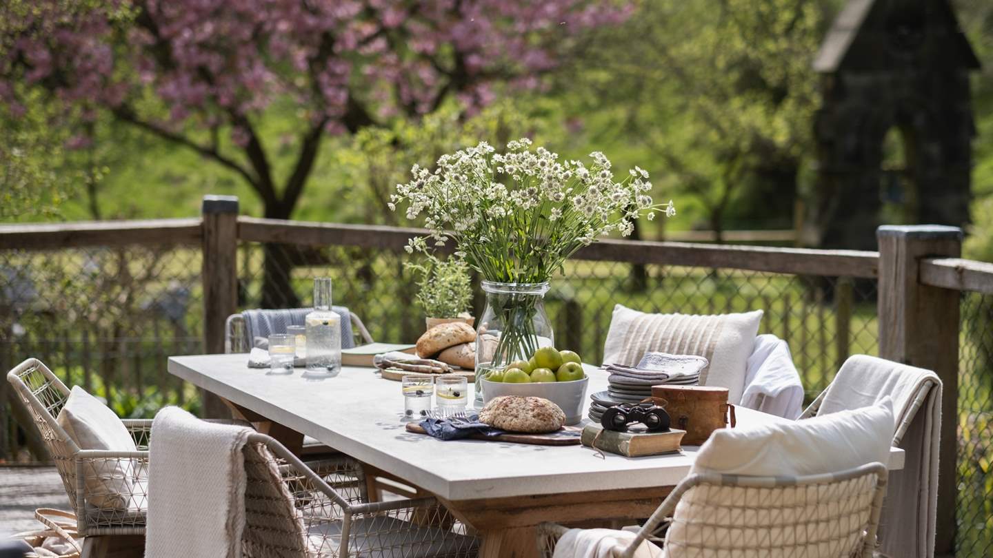 Gather outside at dusk hour and enjoy the neighbouring wildlife with a glass in hand... 