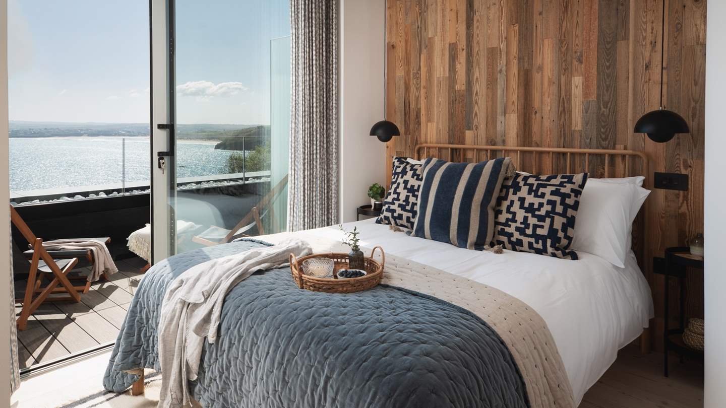 You’ll find an impressive king size bed in the second bedroom, with a Scandi oak headboard and oak-cladded feature wall