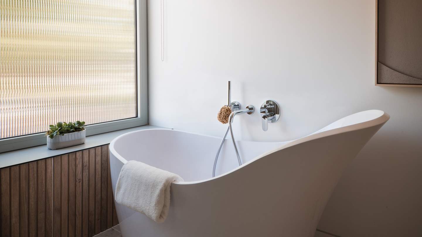 Enjoy long bubble-topped soaks gazing up into the treetops