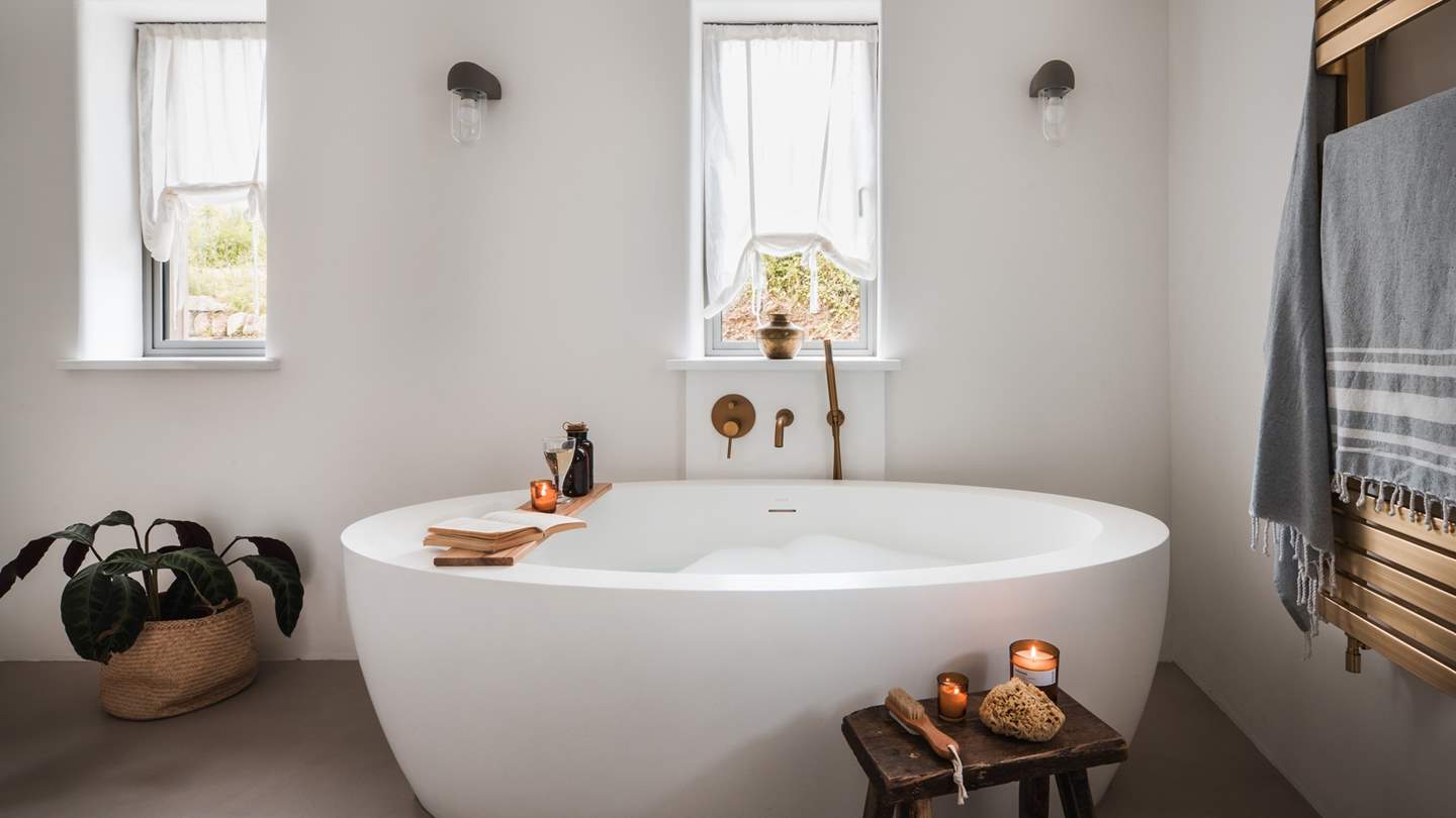 Seek bubble-topped moments in the romantic en suite...