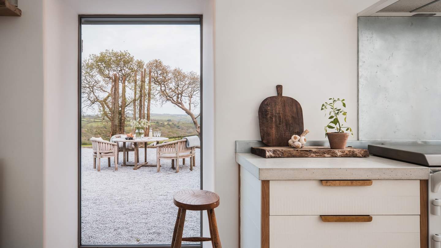 Designed to emphasise indoor-outdoor living, the retreat overlooks the verdant green valleys beyond the retreat