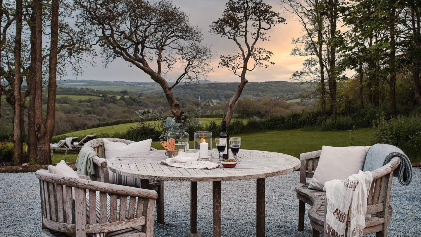 Step outside to discover the dramatic garden space, nestled between towering oak trees overlooking the valley and beyond...