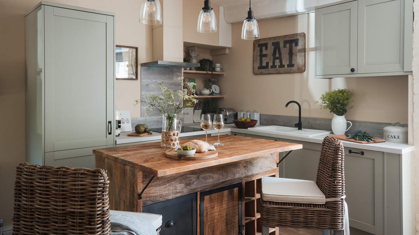 Enjoy lingering breakfasts and flavoursome breakfasts in our elegant abode...