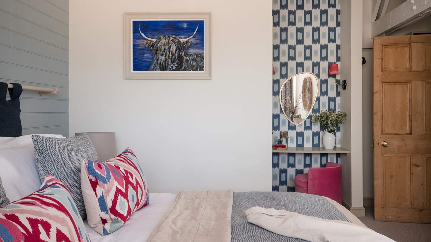 For flexible sleeping arrangements, this bed can also be set as twins