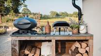 Alfresco dining is a dream at The Wool Shed, with an outdoor kitchen consisting of an Ooni pizza oven and a Morso gas barbeque for freshly grilled delights