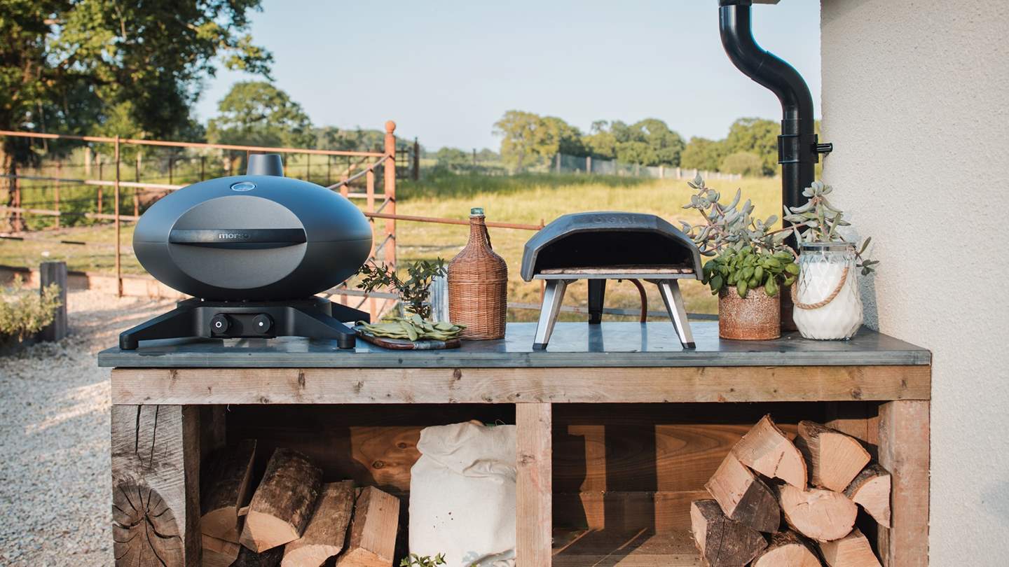 Alfresco dining is a dream at The Wool Shed, with an outdoor kitchen consisting of an Ooni pizza oven and a Morso gas barbeque for freshly grilled delights