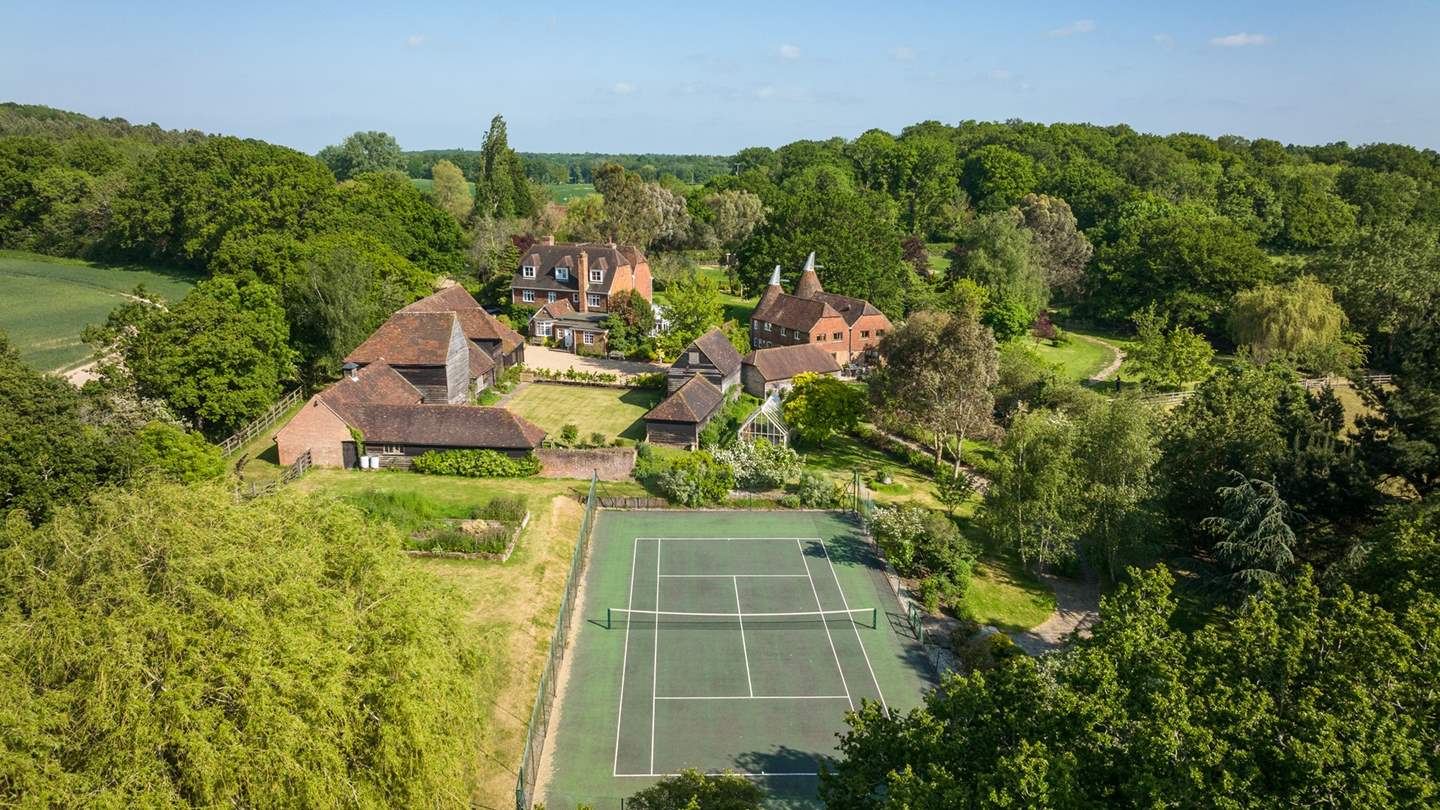 Surrounded by the verdant charms of Kent’s untouched countryside and boasting an utterly enchanting visage, this retreat promises a truly serene stay just outside of London