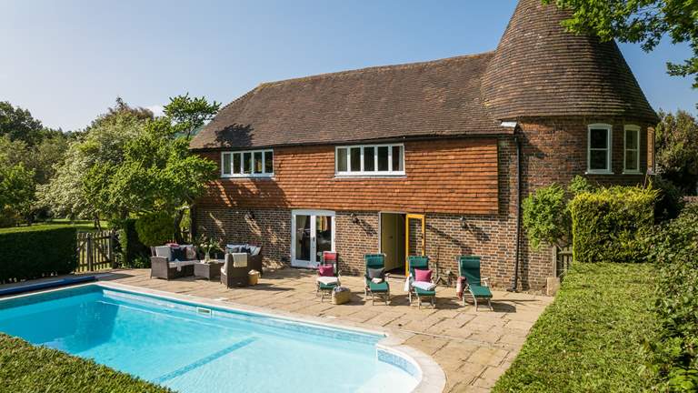 Great Budds Oast  - Sleeps 10 + cot - Kent Downs 