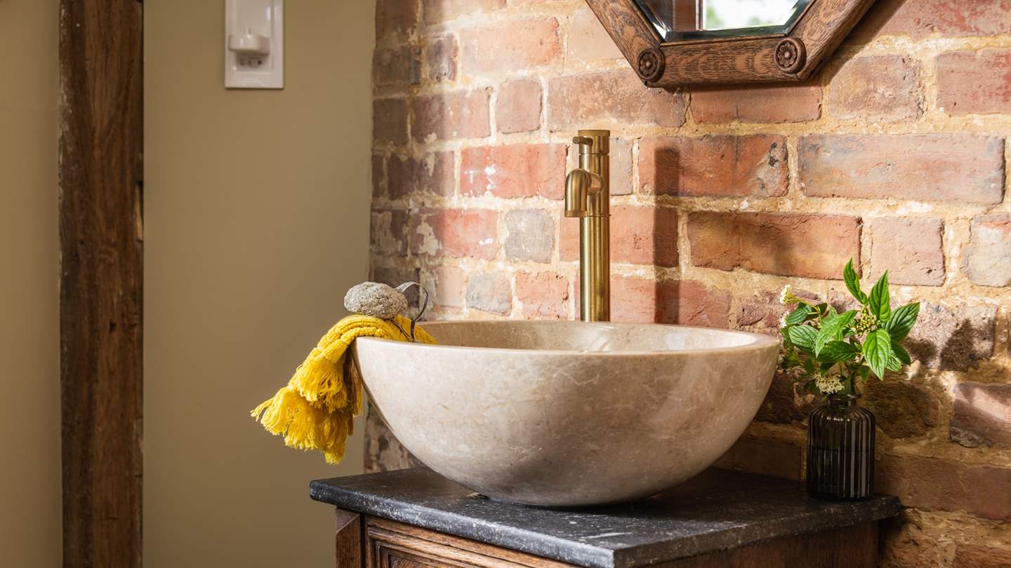 The stone basin is just stunning and pairs perfectly with the natural essence of the space