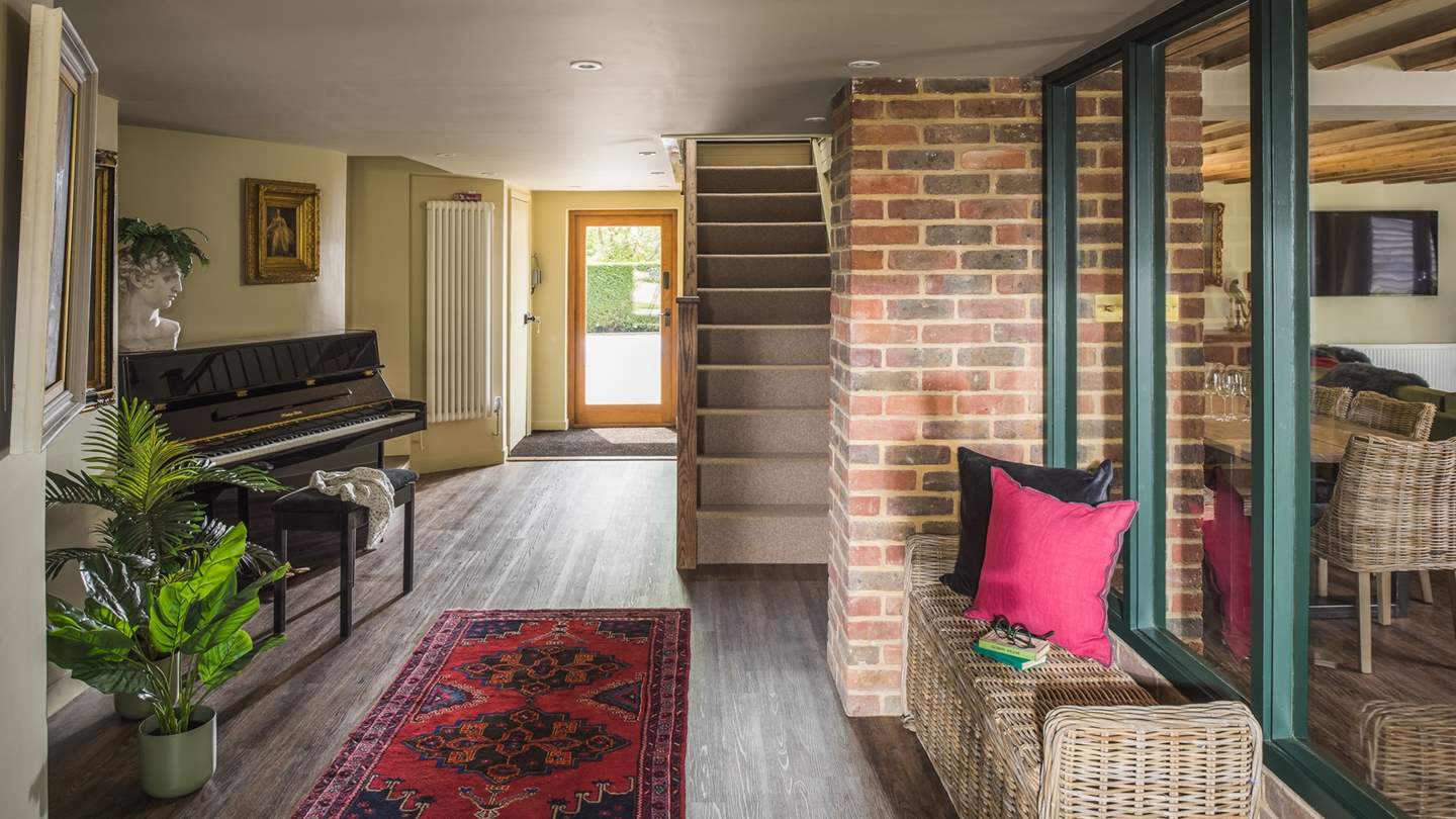 From the piano that greets you at the front door to the welcoming flow of the open plan living and dining area, this beautiful home is sure to sweep you off your feet during your stay