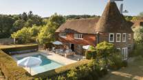  The outdoor heated swimming pool (heated between the months of May and September) promises many heavenly moments