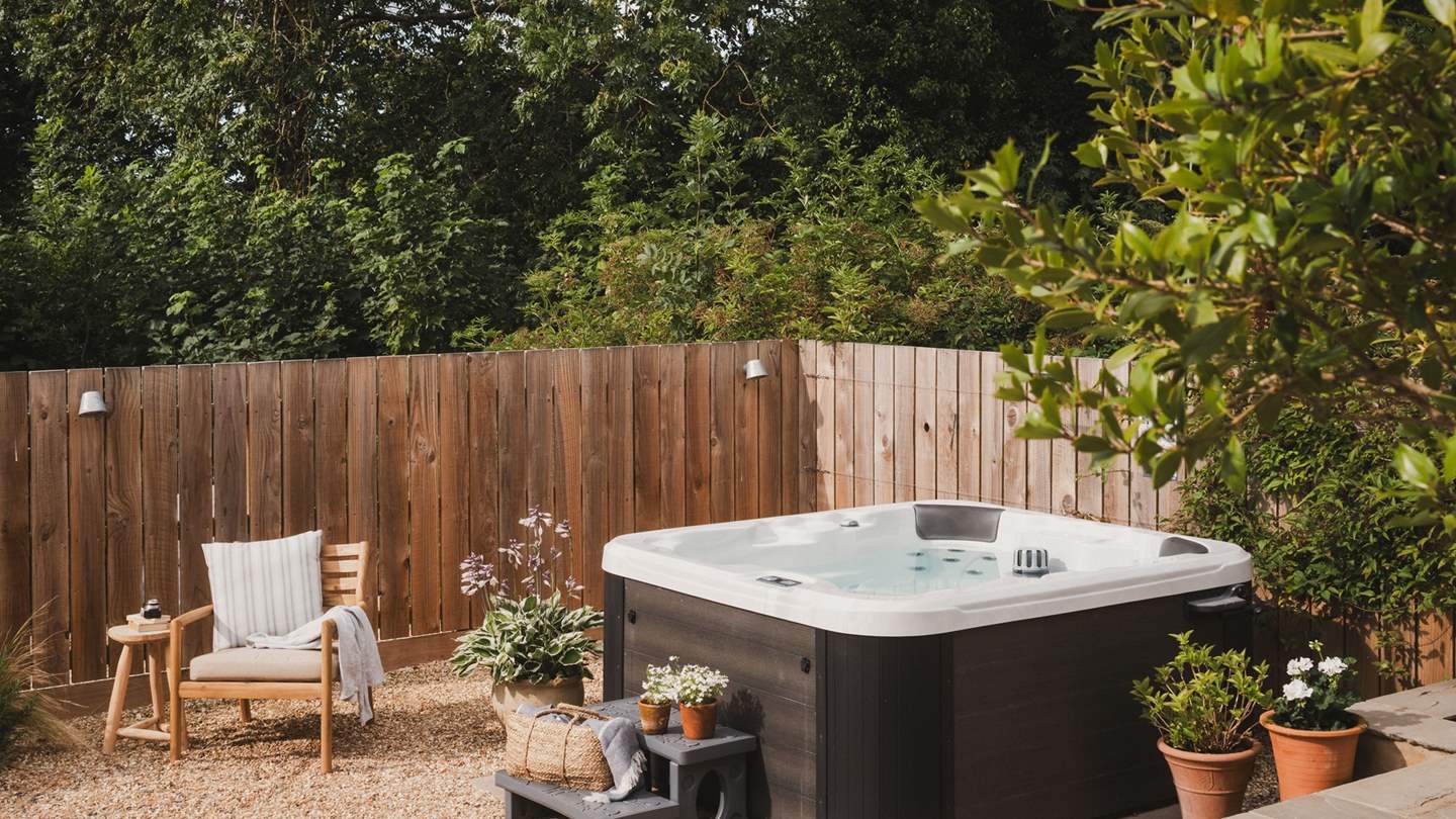 Nestled within working farms near Hemyock in the heart of rural Devon, Elmwood beckons families and friends for otherworldly sojourns