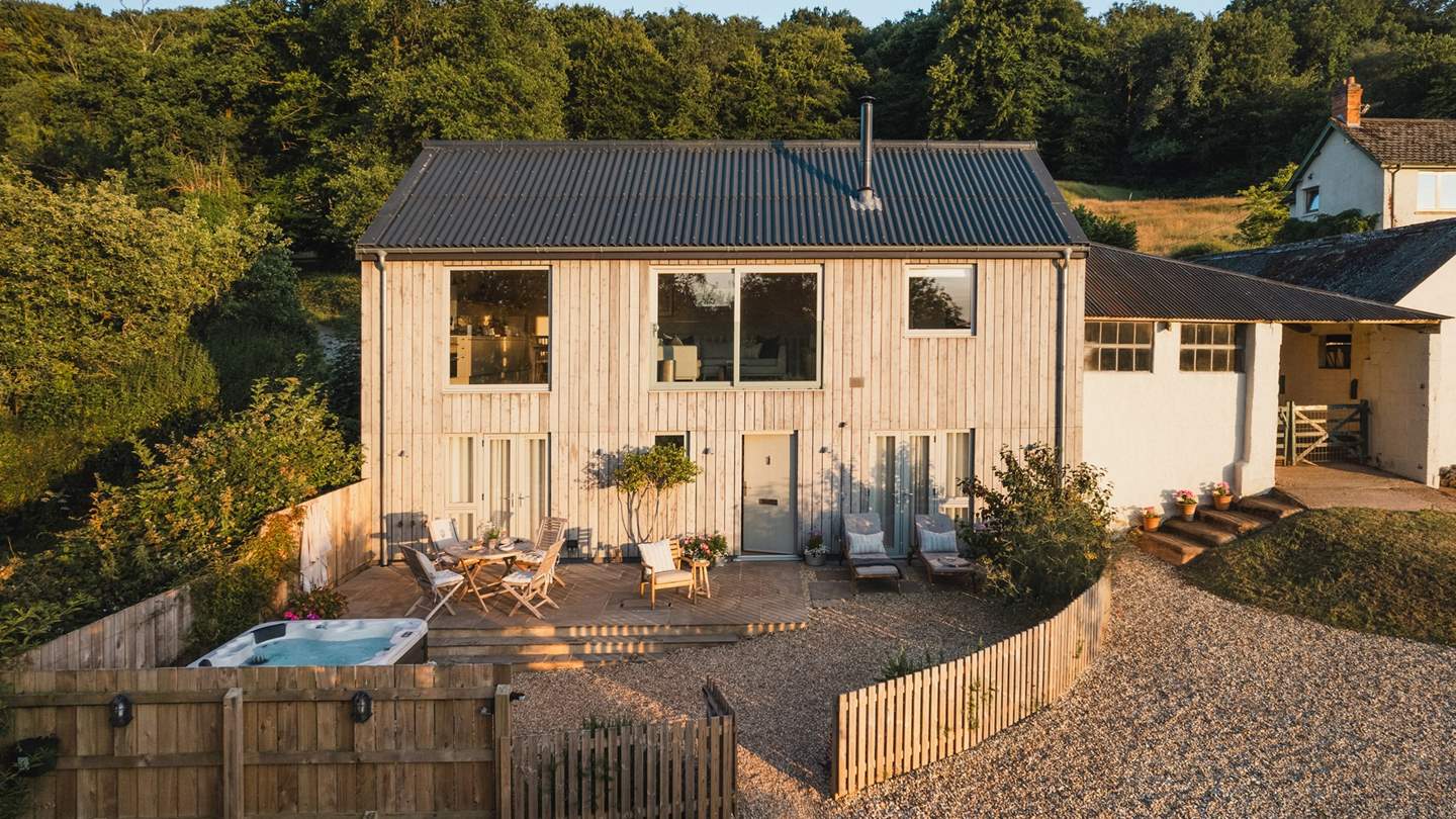 Just perfect for idyllic escapes in the country, this bucolic delight invites you to explore beautiful landscapes and winsome towns