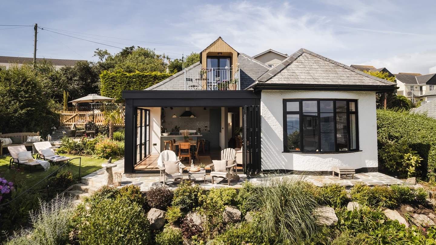 A world of alfresco charm awaits in Kia Ka Mina’s tiered garden