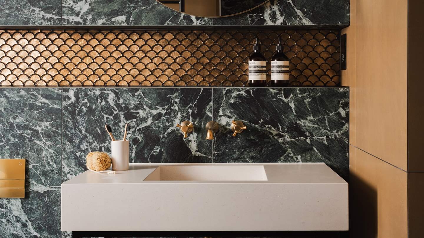 There is also a separate walk-in shower 