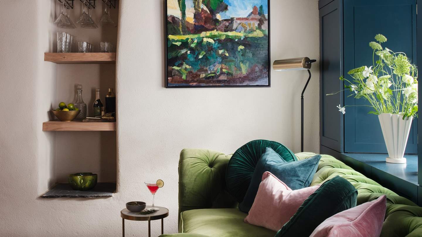 You'll find a unique bar feature hidden in the alcove - perfect for evening soirees... 