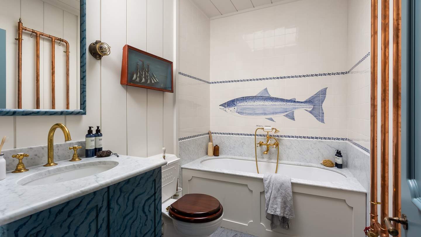 Enjoy bubble-topped soaks in the darling bathtub 