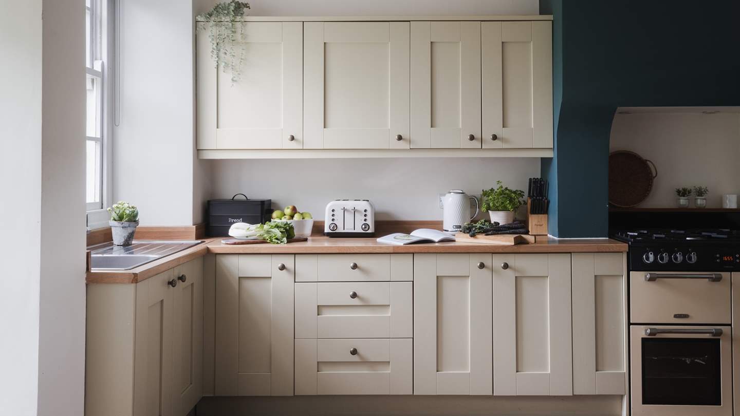 Step into the soothing country kitchen, which has all you’ll need to prepare mouth-watering feasts with your loved ones