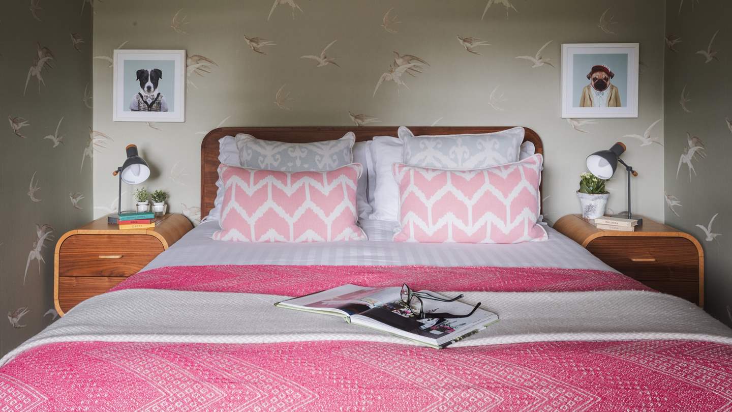 In addition to the retro bedside tables, you'll find a chest of drawers for storing your belongings 