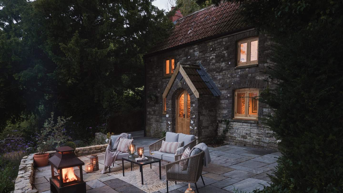 Our enchanting cottage promises fairytale escapism moments and country charm amidst the emerald-green North Somerset countryside. 