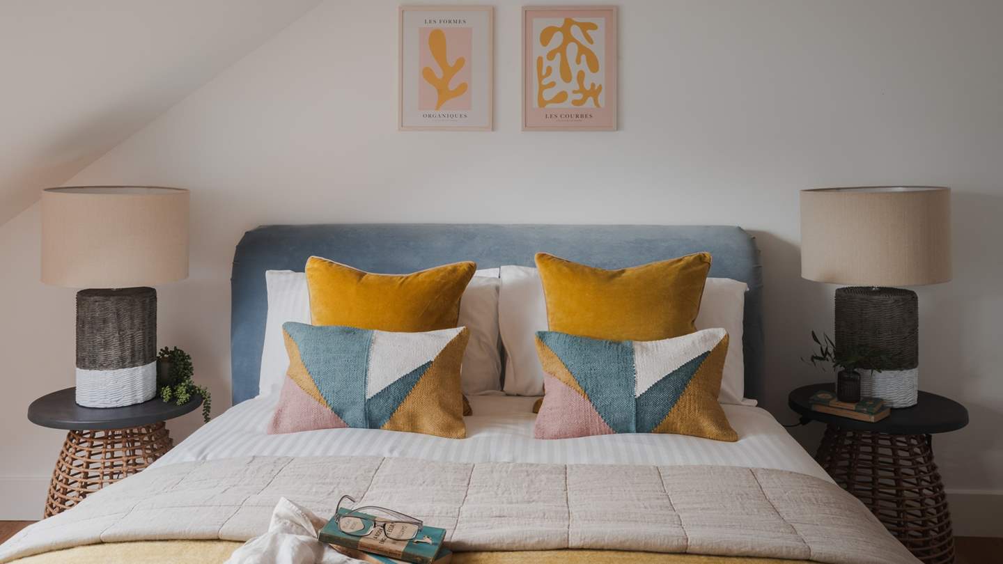 Residing beneath a characterfully sloping ceiling, it features a king size bed swathed in the softest sheets for dream-worthy nights