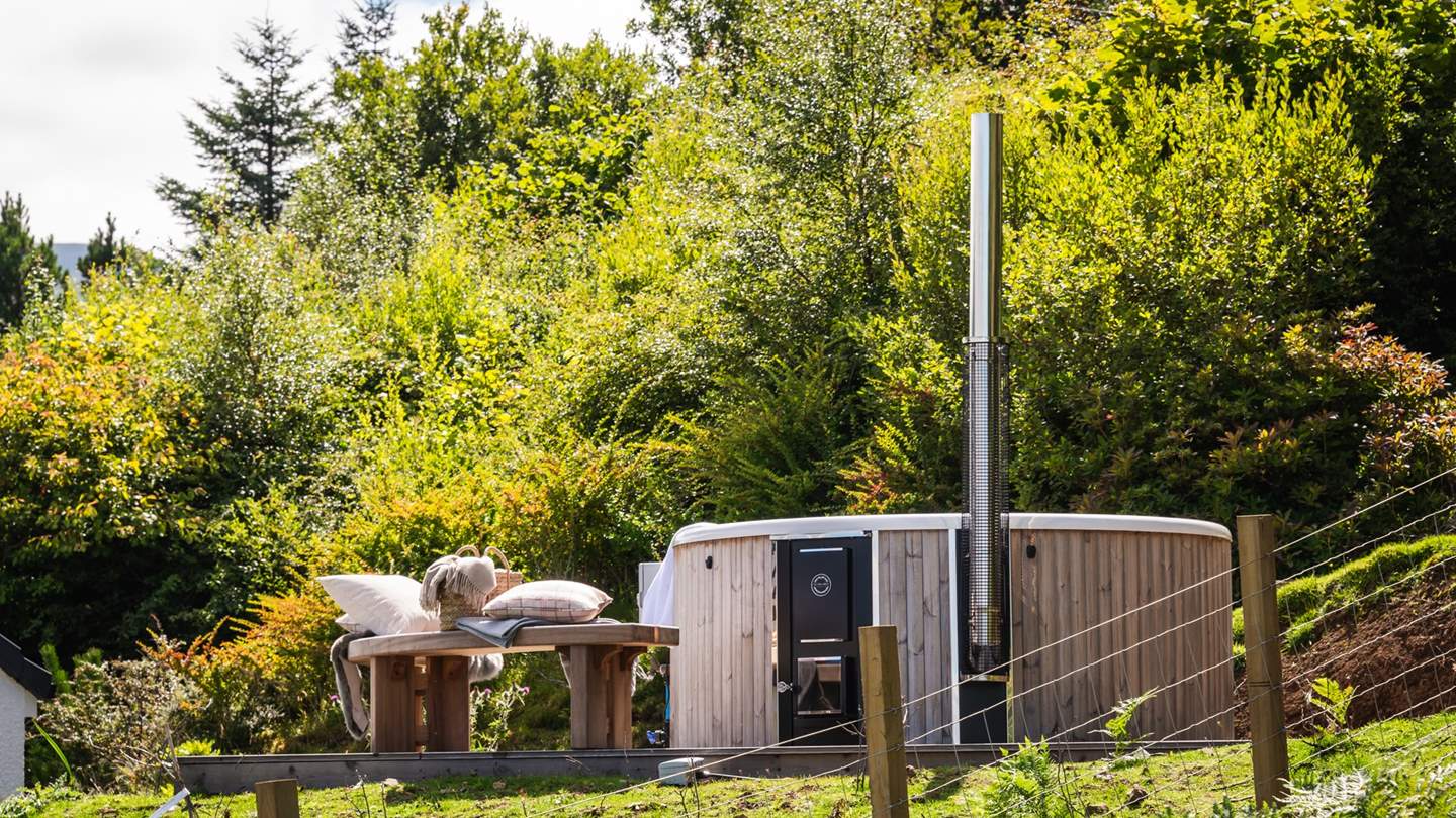 Savour hot tub soaks beneath star-studded skies, adding extra magic for aurora gazing and wildlife watching 