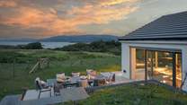 Nestled on the Duirinish Peninsula in the northwest fringes of the Isle of Skye, Tigh an Tobair beckons for the most captivating retreats in the heart of romantic wilderness