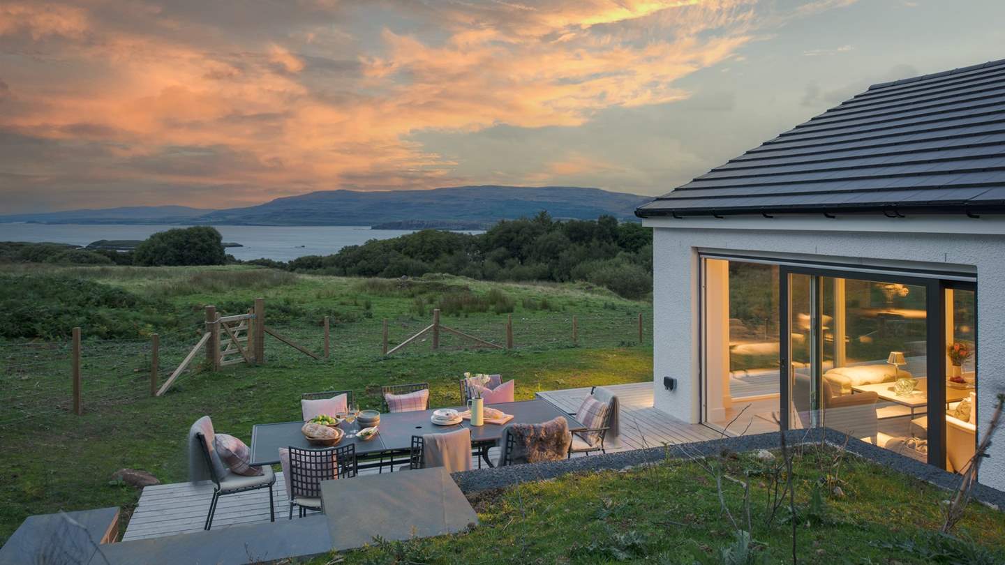 Nestled on the Duirinish Peninsula in the northwest fringes of the Isle of Skye, Tigh an Tobair beckons for the most captivating retreats in the heart of romantic wilderness