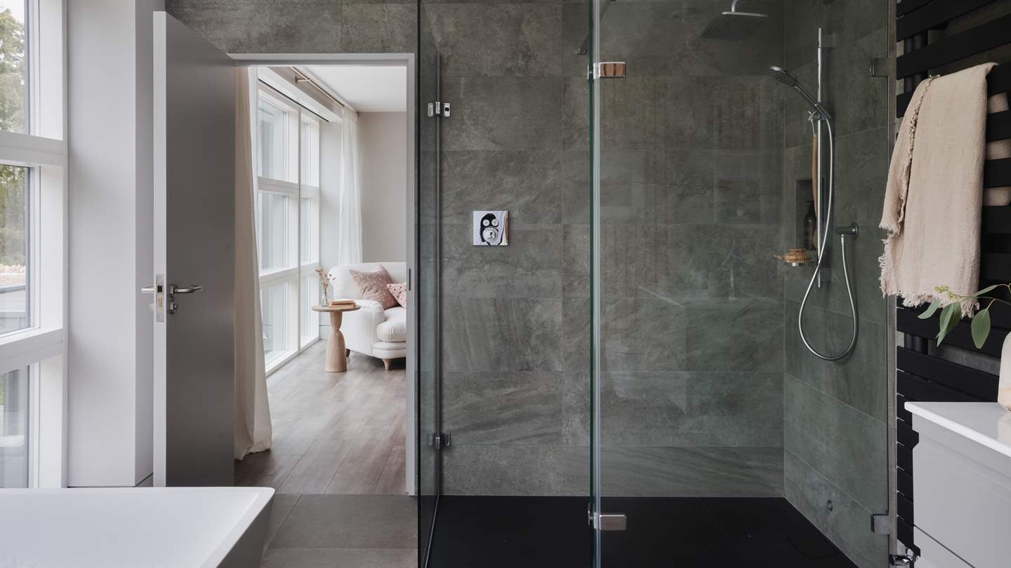 You'll also find a large walk-in shower for refreshing wake-me-up moments 