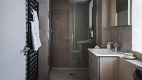 Enjoy wake-me-up moments under the rainfall shower