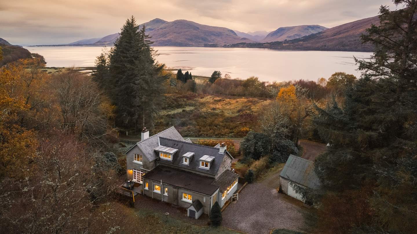 Uncover our enchanting Lochside retreat, Druimarbin Farmhouse