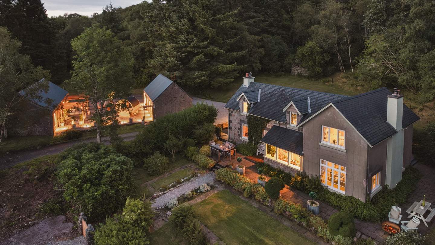 Uncover our spellbinding Scottish escape, nestled into private woodlands on an estate of over three thousand acres for, and near to the ancient Highland garrison town of Fort William