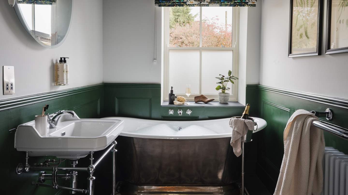 For added luxury and comfort, a family bathroom can be found on the first floor, equipped with a chrome bath